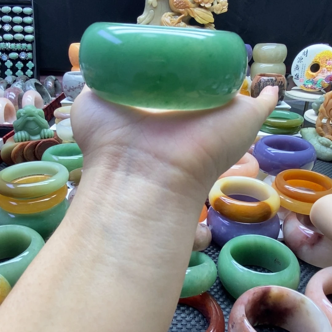 媚***媚石英质玉未镶嵌手镯