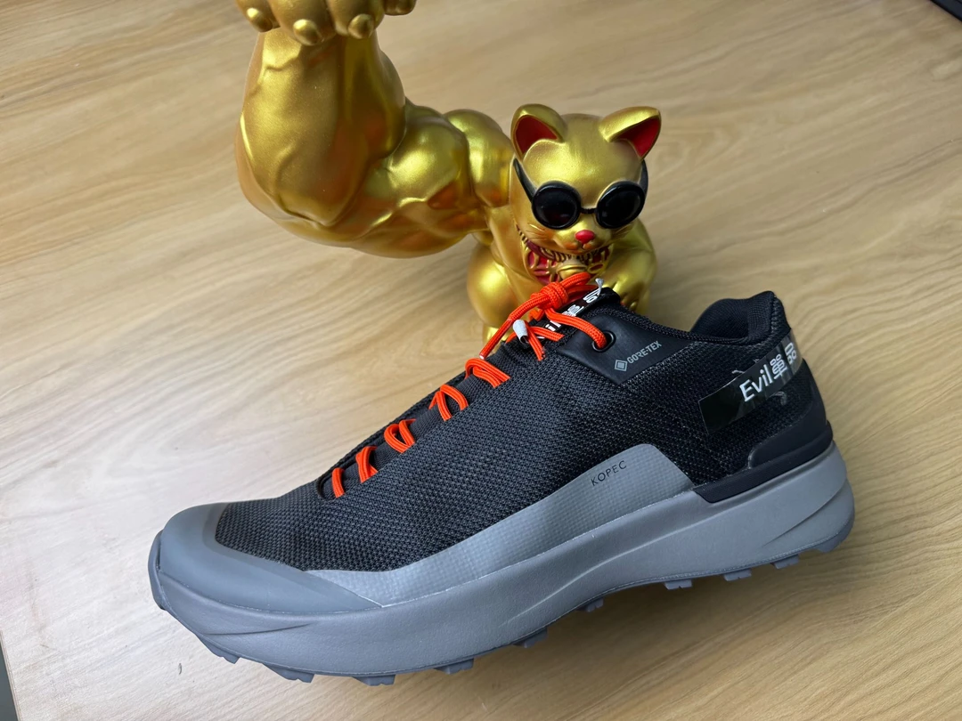 KOP刺绣标防水耐磨户外低帮徒步鞋男女款黑灰色