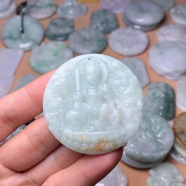 翡翠未镶嵌颈饰文殊