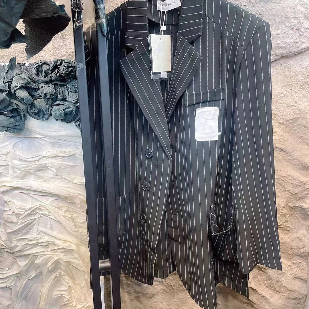 经典竖条纹时尚西服外套