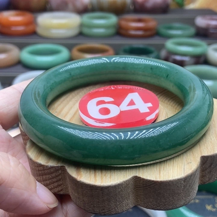 未镶嵌手镯石英质玉