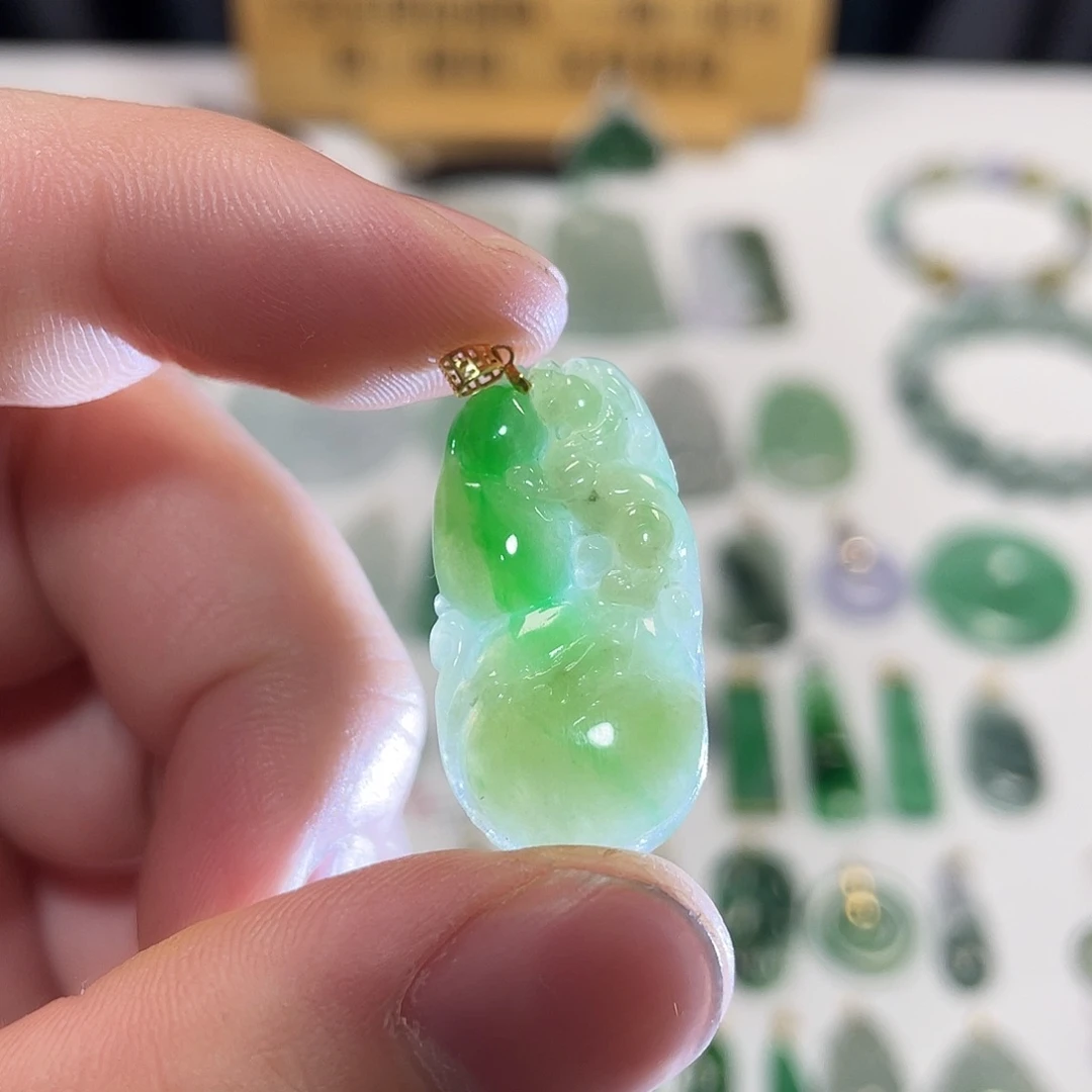 翡翠颈饰未镶嵌葫芦