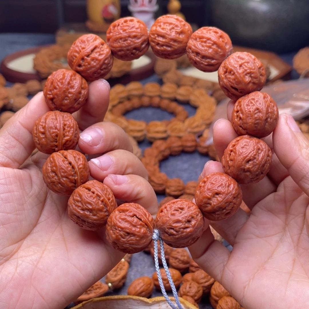 文玩核桃吊坠绣球