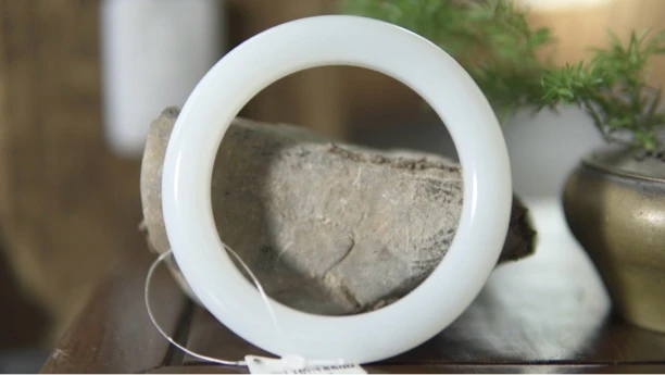 和田玉羊脂白玉手镯1105