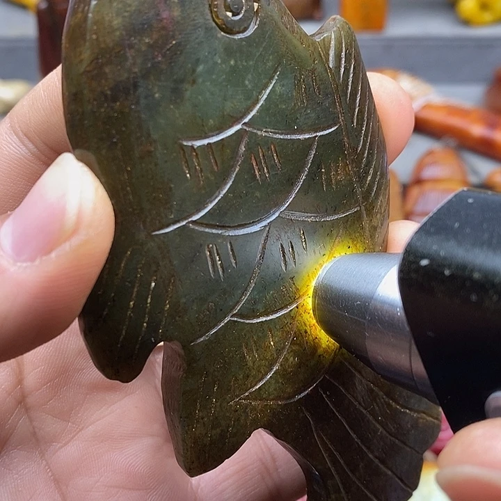 未镶嵌蛇纹石玉颈饰