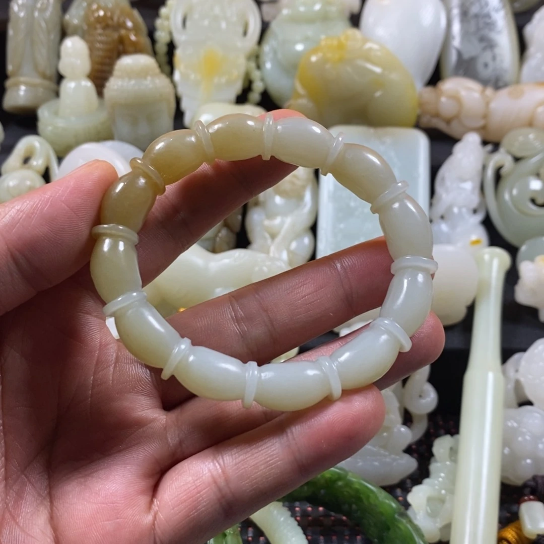 和田玉颈饰未镶嵌