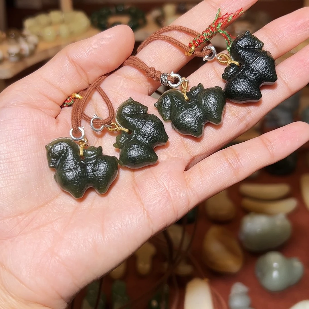 和田玉未镶嵌颈饰买断不退不换