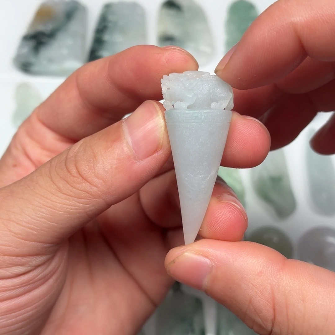 定制翡翠未镶嵌龙牙