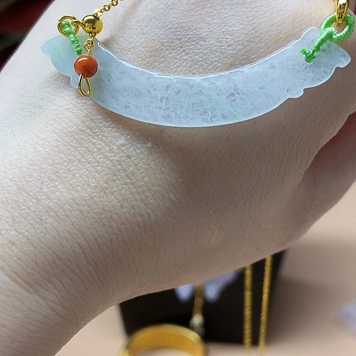 翡翠未镶嵌颈饰吊坠