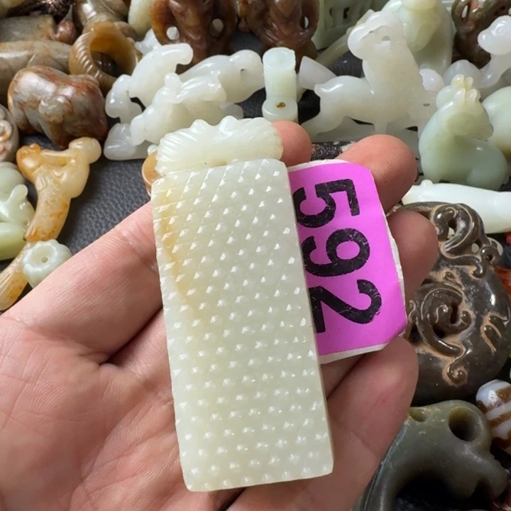 和田玉未镶嵌颈饰昱****馆