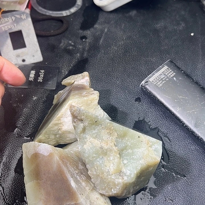 和田玉（糖玉）未镶嵌手镯