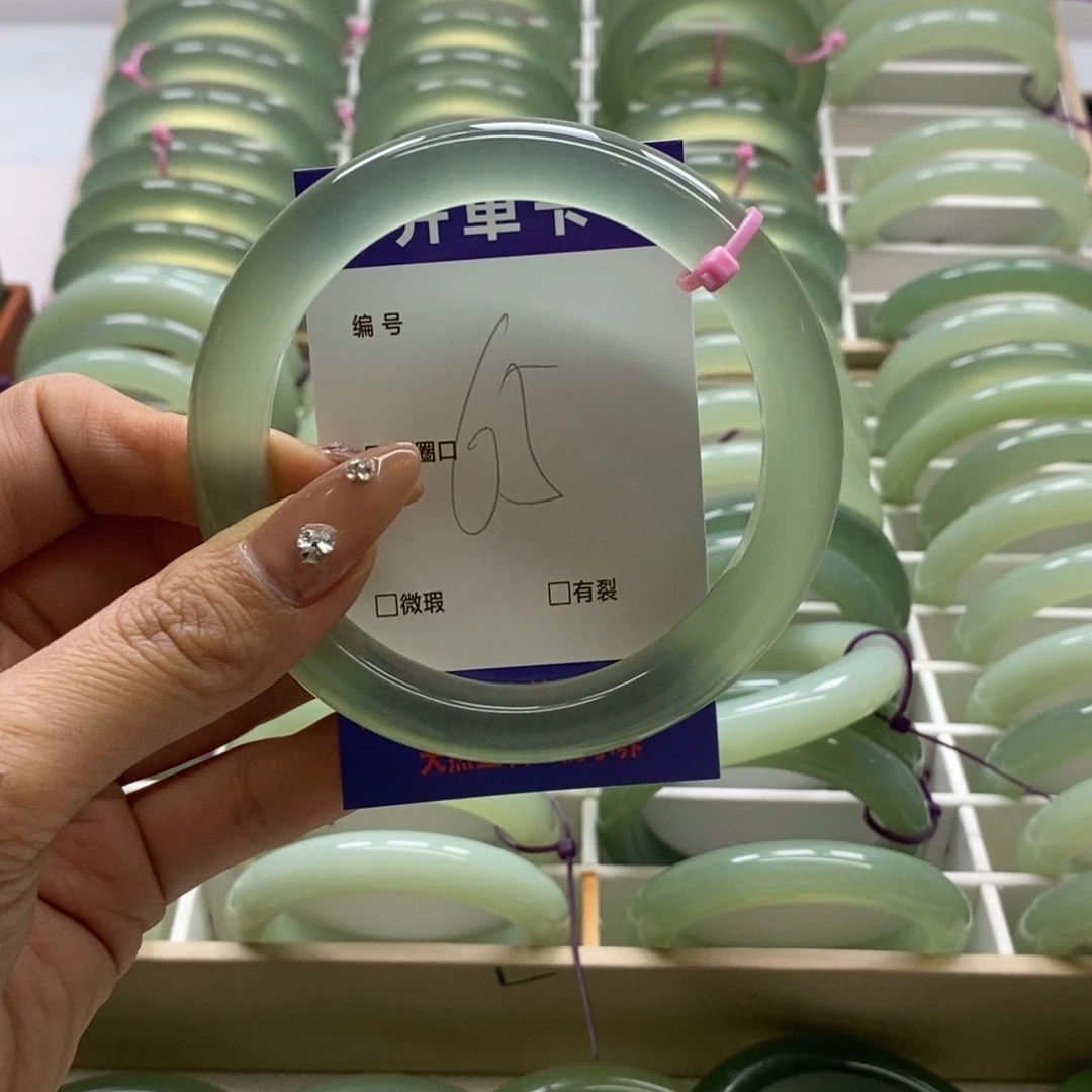 蛇纹石玉手镯未镶嵌上*签