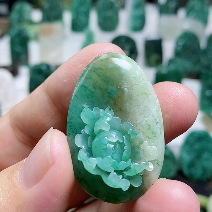 未镶嵌独山玉颈饰
