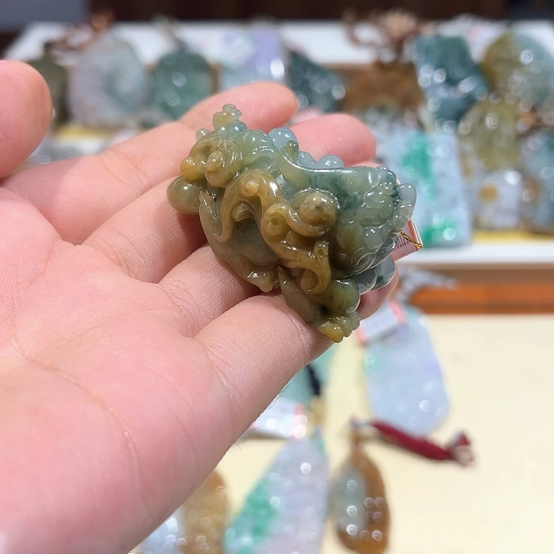翡翠未镶嵌颈饰挂件