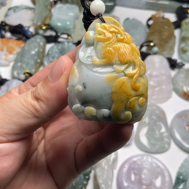 翡翠未镶嵌颈饰如意貔貅52