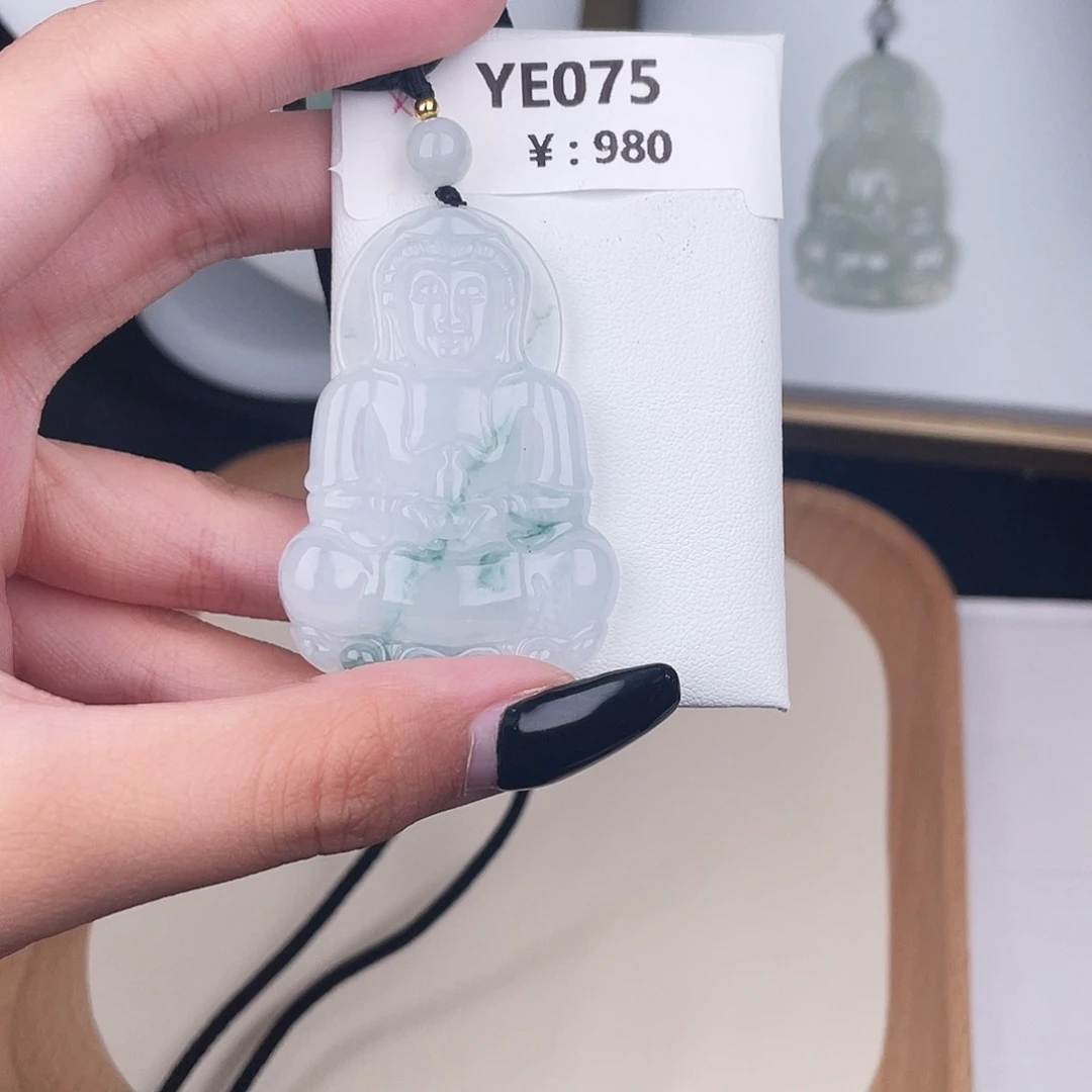 翡翠未镶嵌颈饰YE075