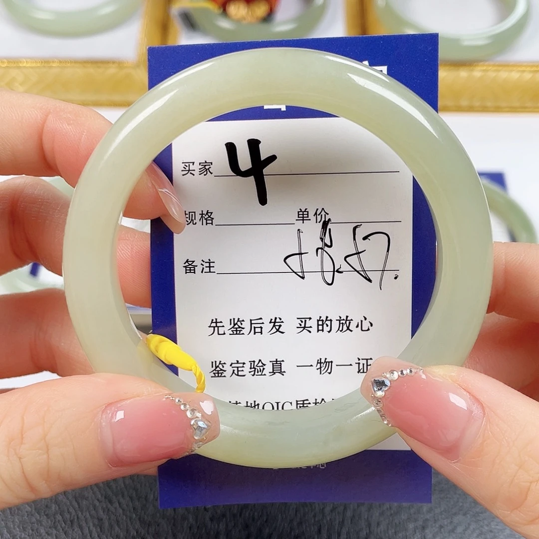 和田玉未镶嵌手镯