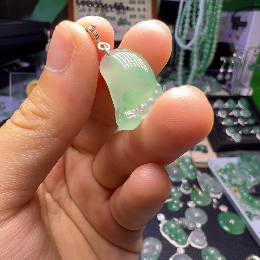 石英质玉未镶嵌颈饰