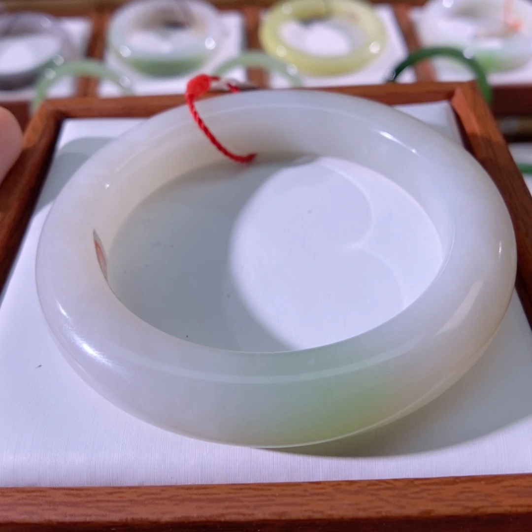 【闪购商品】未镶嵌手镯和田玉（翠青玉）