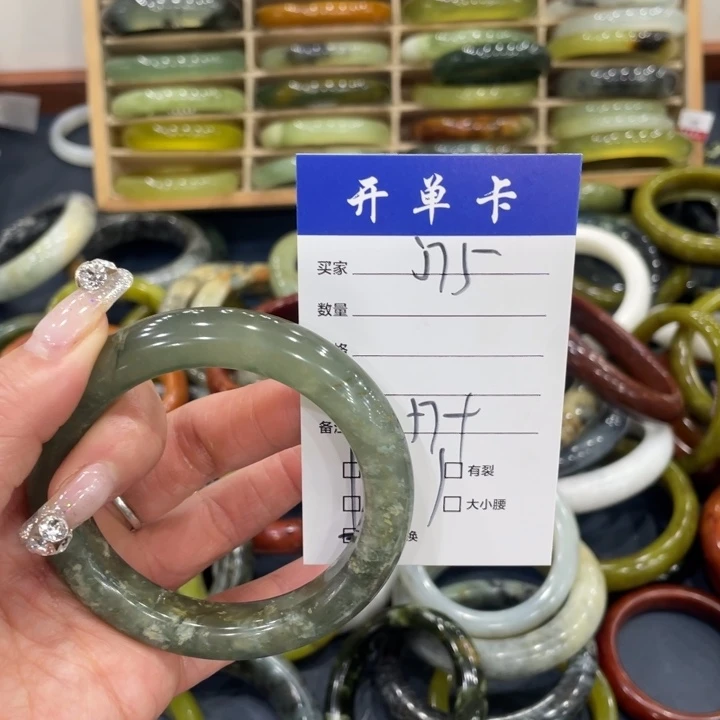 蛇纹石玉未镶嵌手镯