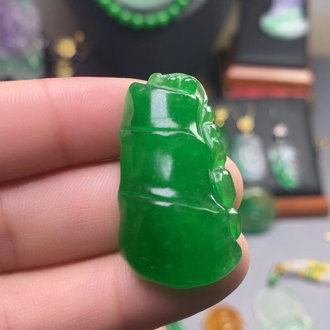 吊坠(赠链)未镶嵌翡翠