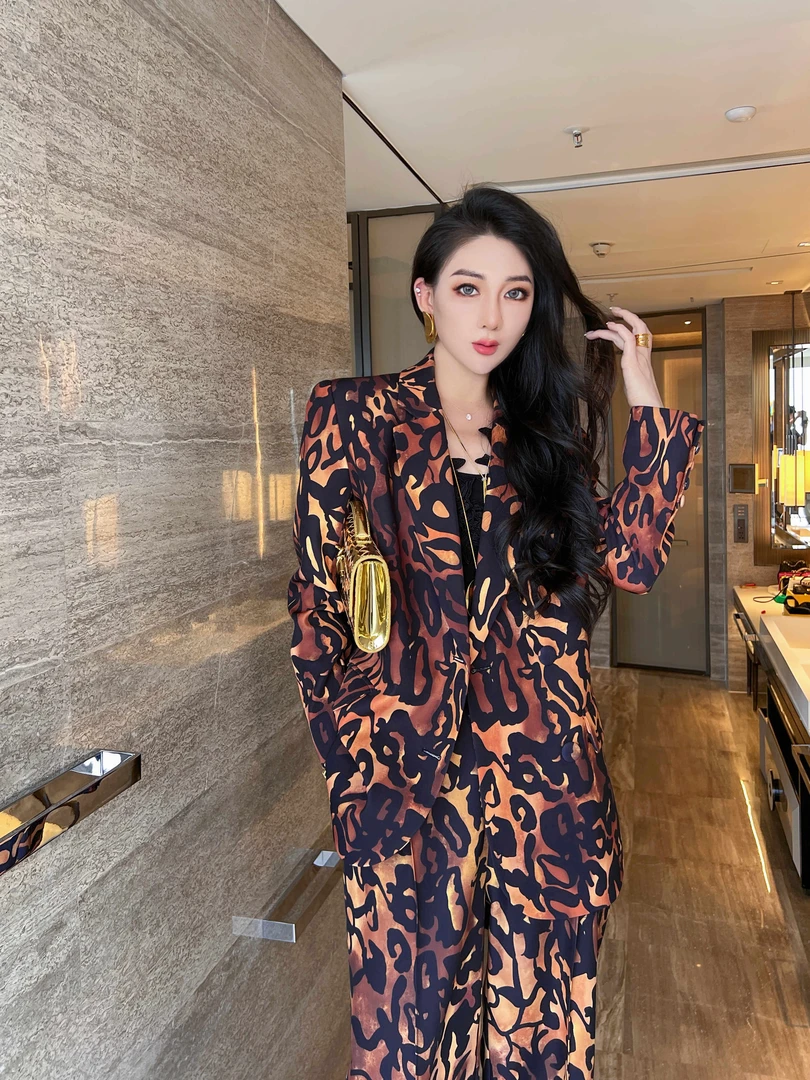 【宝姐家/上衣】新款大气豹纹花色气质时尚设计师款女外套25023