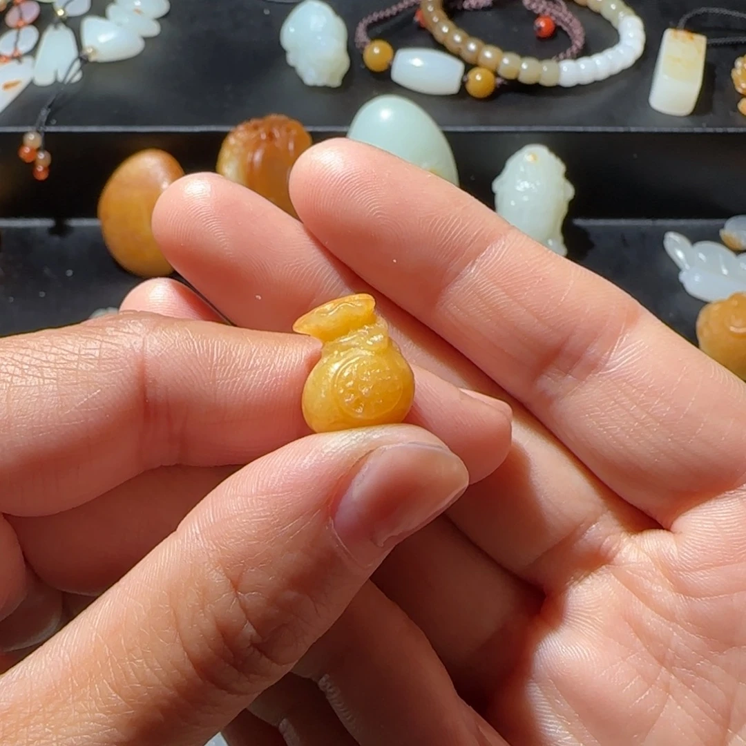 和田玉颈饰未镶嵌土**1