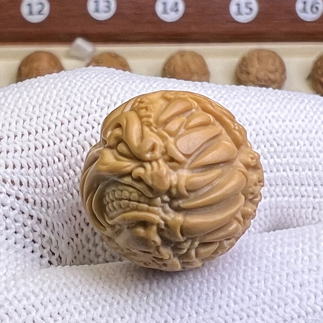 【吞噬慎怒佛爷】17-18左右猴头核桃（全品有正常封口线）