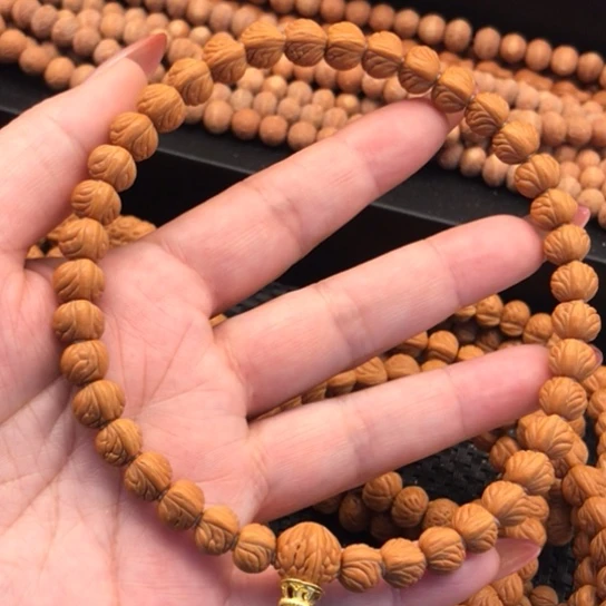 吊坠桃核玉麒麟095