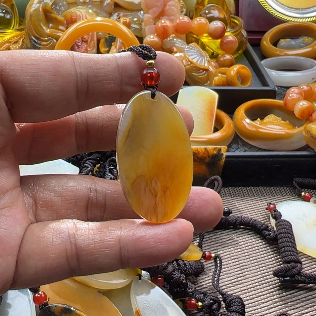 石英质玉未镶嵌颈饰