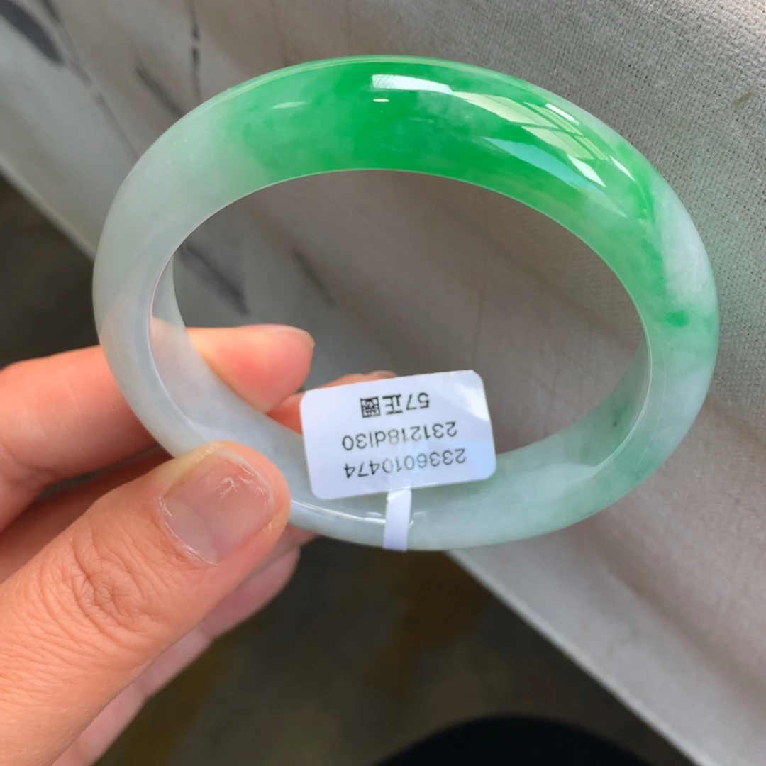 翡翠未镶嵌手镯糯冰辣阳绿无纹裂【强推】