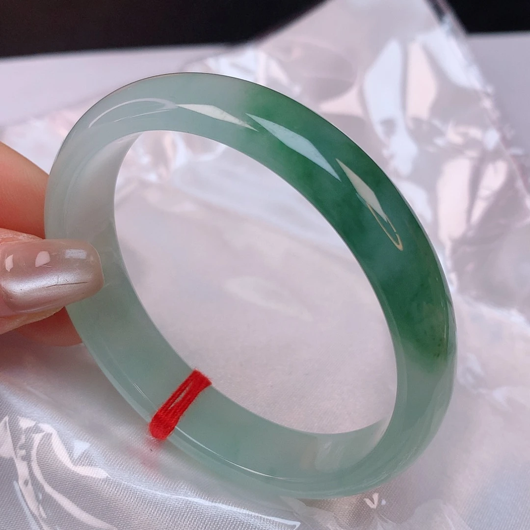 【闪购商品】翡翠手镯未镶嵌56贵妃手镯