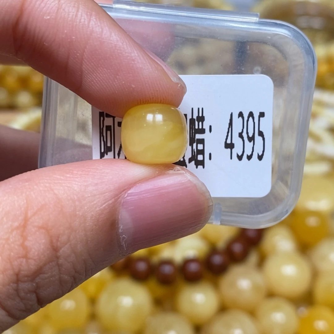 蜜蜡未镶嵌珠宝奇石4395