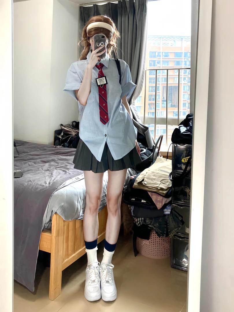 青木学姐 韩系设计感甜美休闲慵懒感夏季清纯简约衬衫短裙两件套