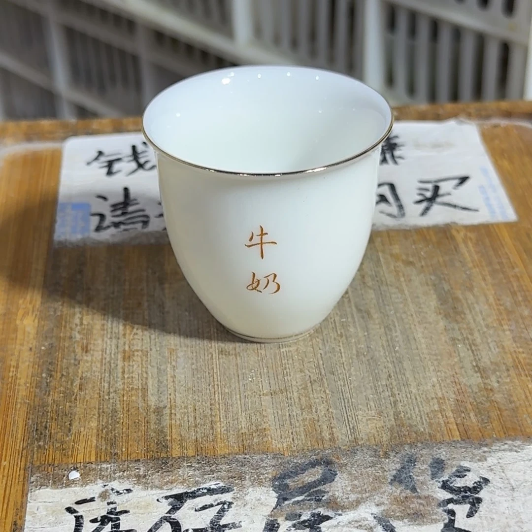 微瑕疵介意勿拍陶瓷器皿A881