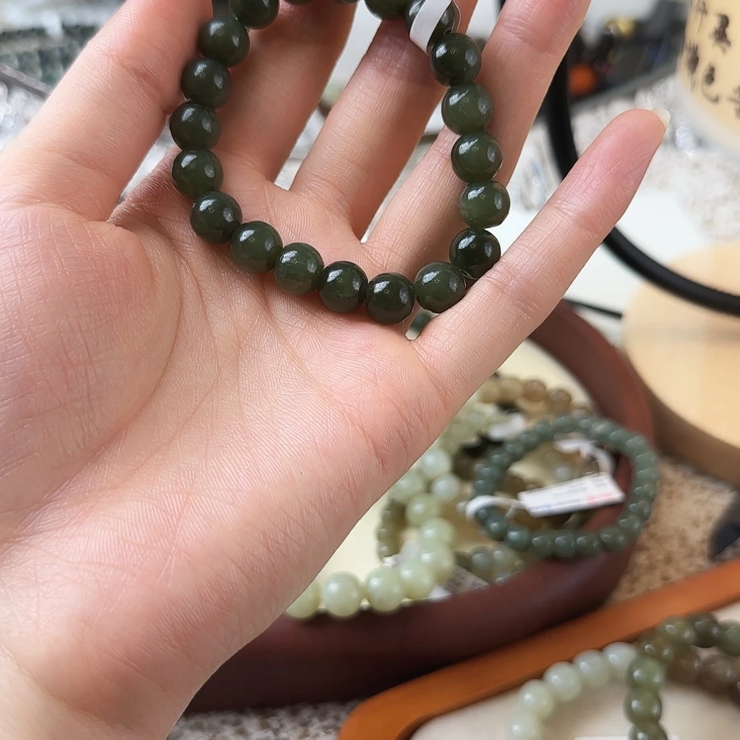 弯***强和田玉未镶嵌手链