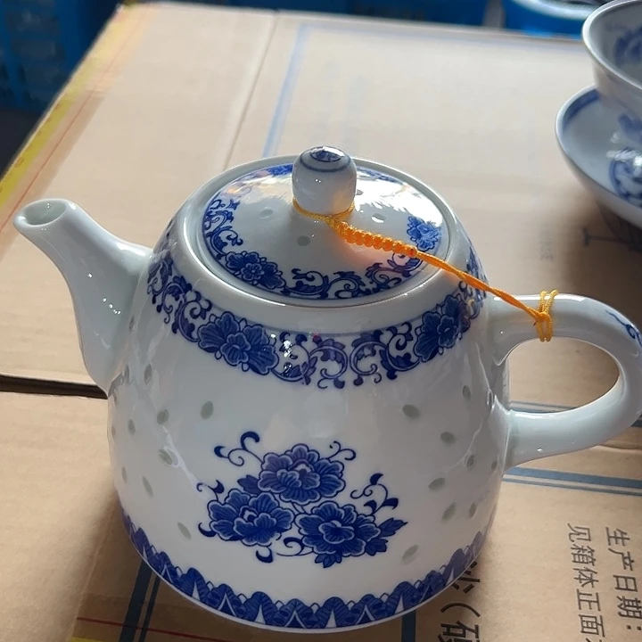 青花玲珑牡丹茶壶1.5岁