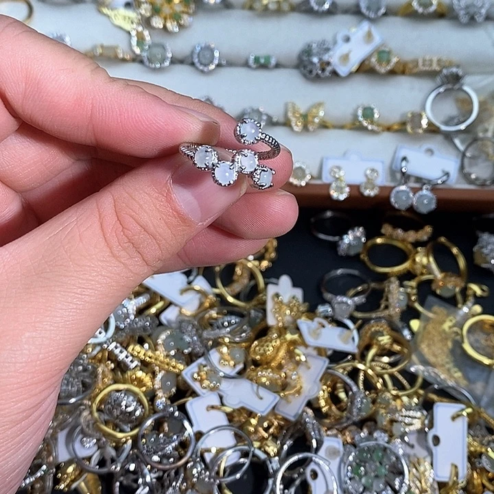 翡翠未镶嵌戒指翡翠首饰未镶嵌戒指