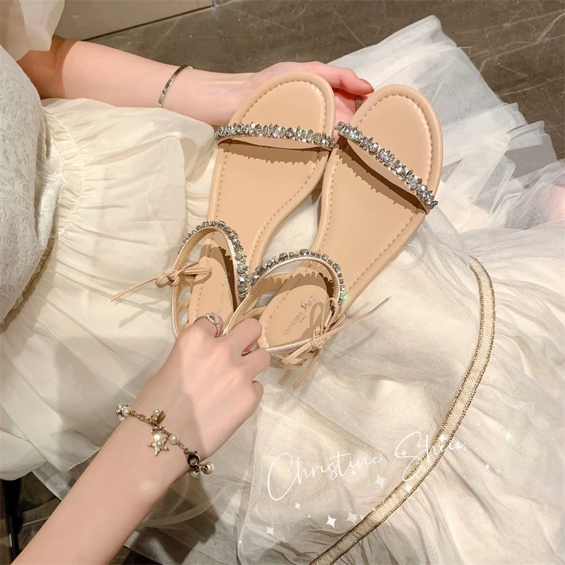 现货牛皮版~法式真皮减龄水钻蝴蝶结一字带平底时装凉鞋女鞋外穿