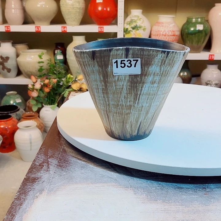 精品摆件摆件高20口22 口18。1537