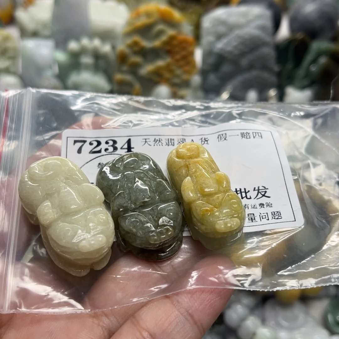 翡翠未镶嵌颈饰7234瑕疵