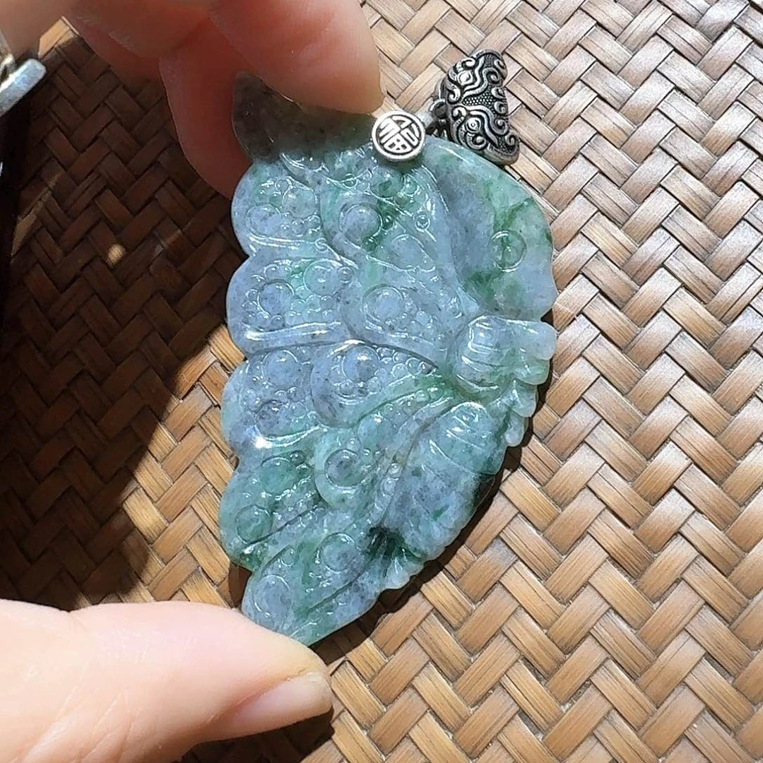 翡翠未镶嵌颈饰个性十足