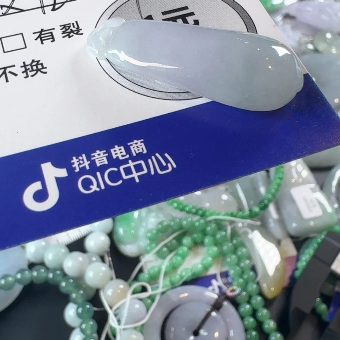 翡翠未镶嵌颈饰颈饰