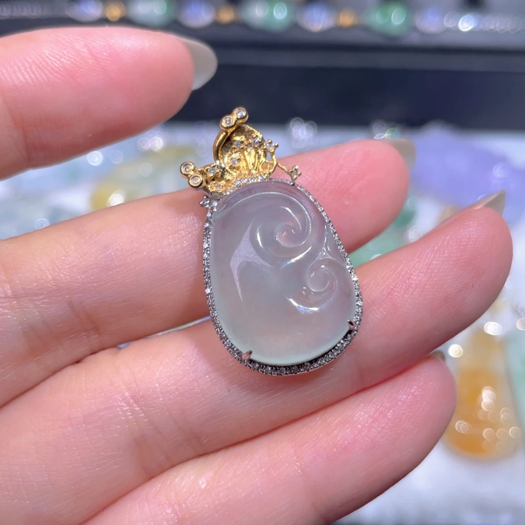 颈饰18K金镶嵌翡翠翡翠
