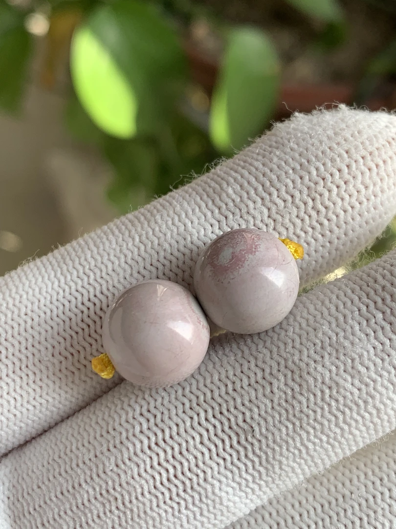 特色粉色圆珠奇石