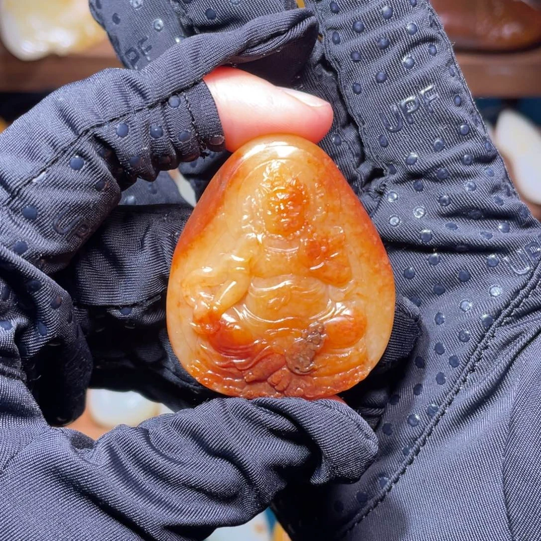 用***6和田玉未镶嵌颈饰黄财神