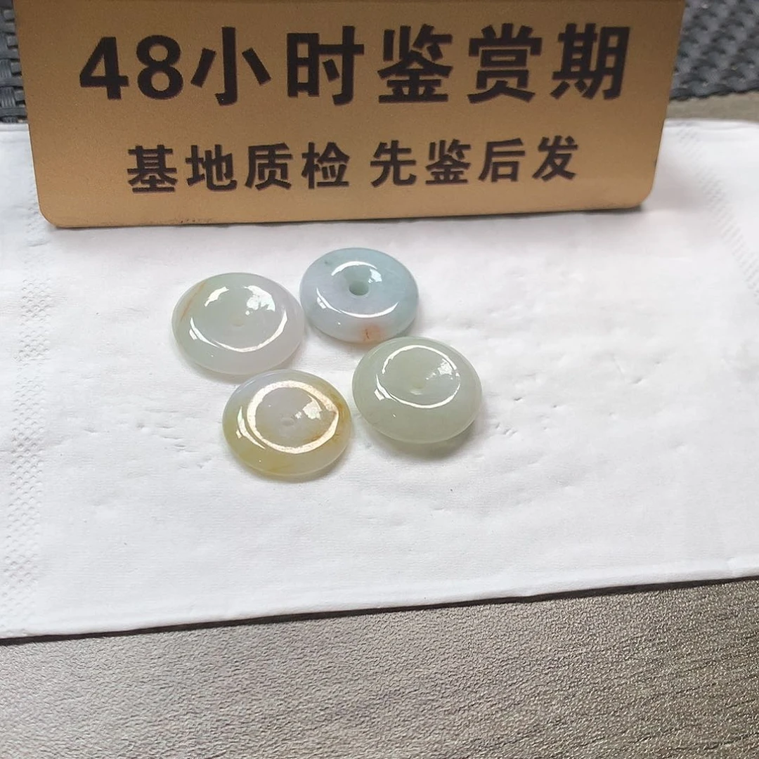 颈饰未镶嵌翡翠瑕疵扣