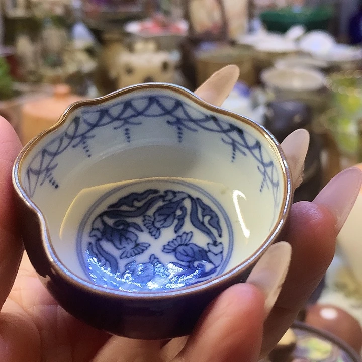 器物的色彩搭配起来很漂亮
