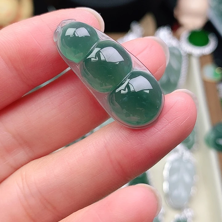颈饰未镶嵌翡翠吊坠