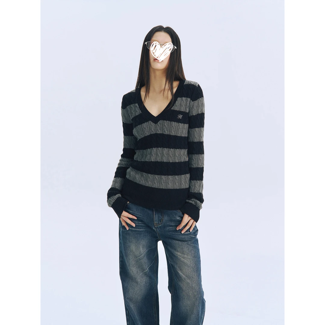 复古V领麻花条纹慵懒感毛衣女秋宽松情侣针织上衣潮